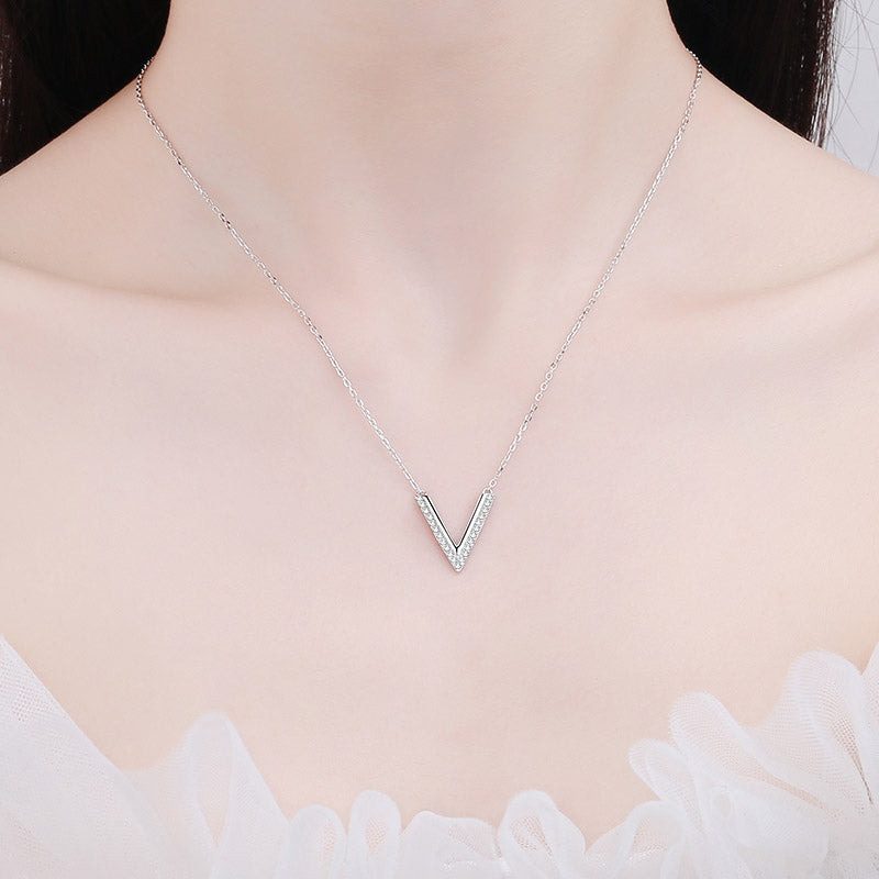 【ZHOYA】925 Silver V-shaped Moissanite micro-inlaid necklace ins style