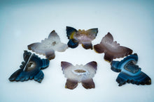 Charger l&#39;image dans la galerie, Agate Crystal Cave Butterfly