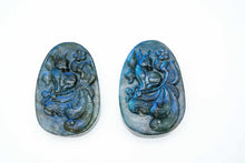 Cargar imagen en el visor de la galería, Small labradorite carving pieces