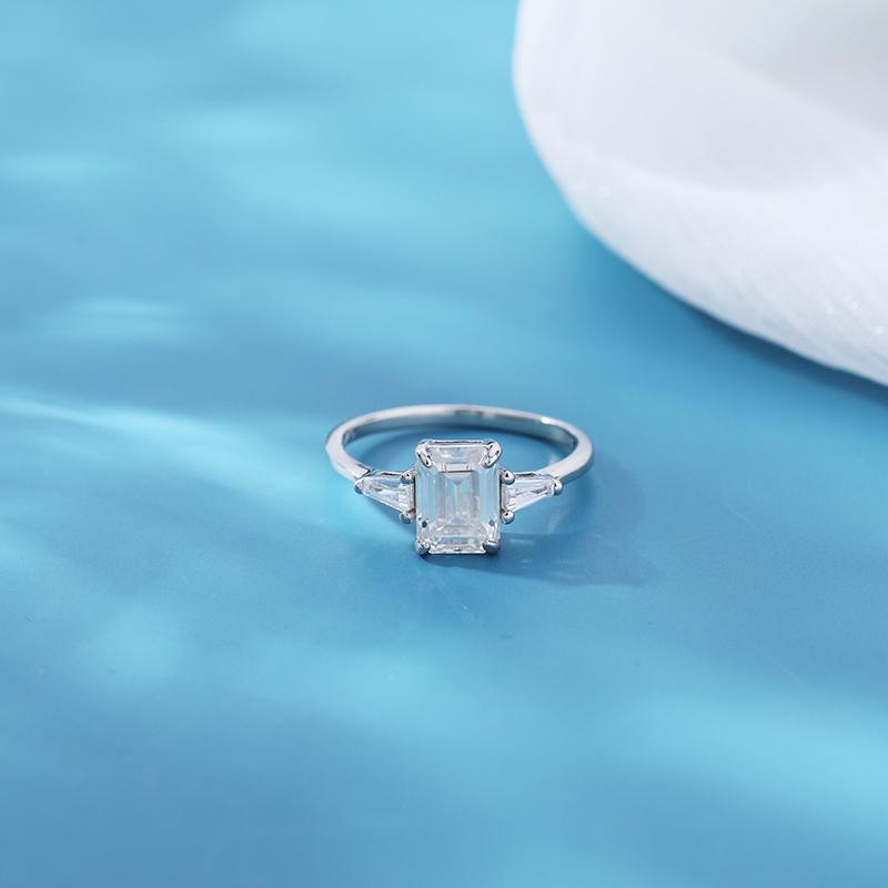 【ZHOYA】 Emerald Cut Moissanite 2 Ct S925 Silver Ring