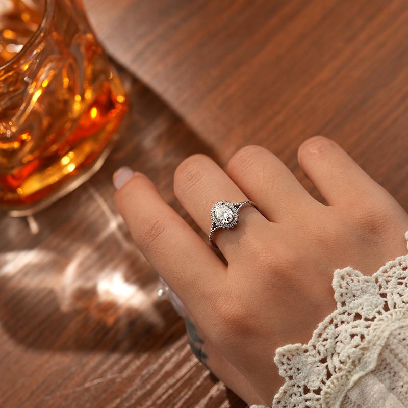 【ZHOYA】 Dancing Moissanite 1 CT S925 Silver Platinum Plated Ring